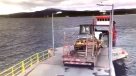 Camión cargado con retroexcavadora cayó al mar en Puerto Natales
