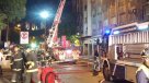 Bomberos controló incendio en edificio del centro de Santiago