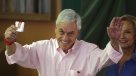 En medio de muestras de apoyo y rechazo votó Piñera