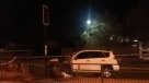 Conductor falleció tras chocar a alta velocidad contra un semáforo en Peñalolén