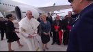 El viento complicó los primeros minutos del papa Francisco en Santiago