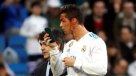 Cristiano Ronaldo sufrió un corte y usó un teléfono para ver su estado