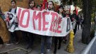 Juventudes Comunistas y Socialistas protestaron contra diputado Urrutia en sede UDI