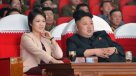 Kim Jong-un empujó a fotógrafo que obstruía a su esposa