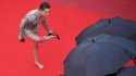 Kristen Stewart se quedó descalza en la alfombra roja de Cannes
