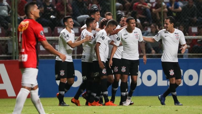  Corinthians goleó para avanzar e Independiente quedó en buen pie  