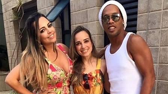  Ronaldinho se casará con dos mujeres  