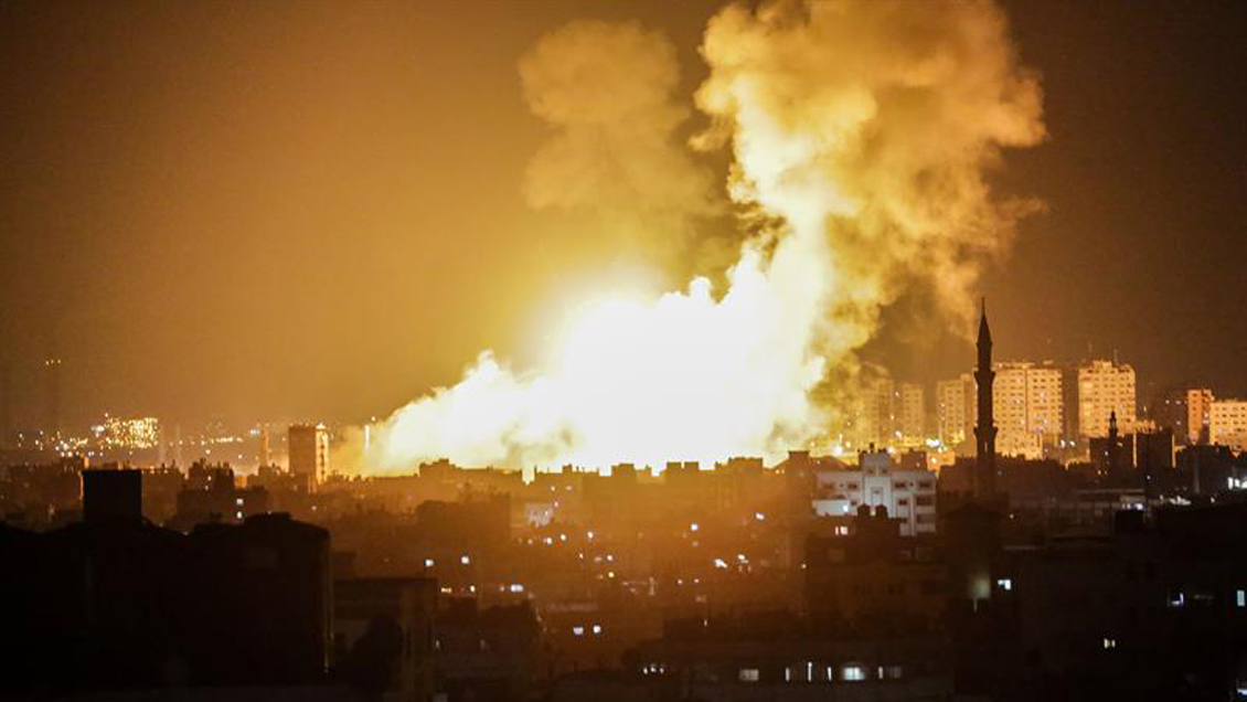 Violenta noche de cohetes y bombardeos deja tres muertos en Gaza