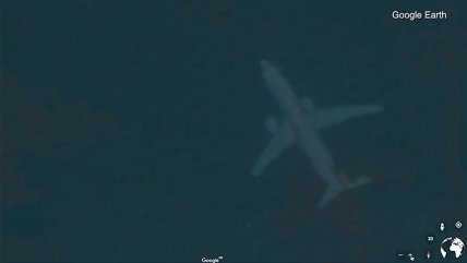   Descubren con Google Earth un avión 