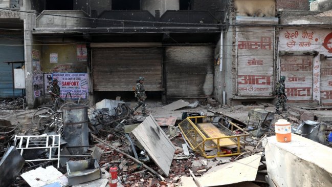  Disturbios entre hindúes y musulmanes dejan 34 muertos  