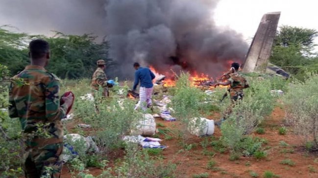  Somalía: 6 muertos al caer un avión con material para hacer frente a la Covid-19  