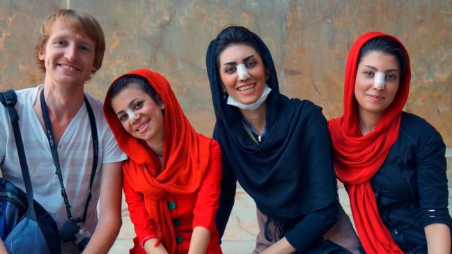   Irán vive un boom de cirugías estéticas de nariz durante la pandemia 