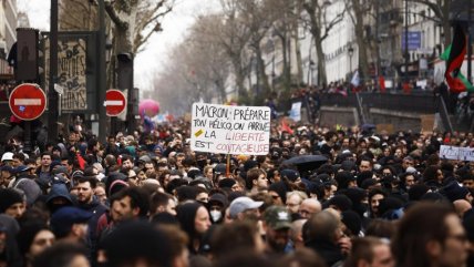  Franceses vuelven a tomarse las calles contra adopción de la reforma previsional  