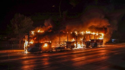   Dos buses del transporte público fueron quemados en Villa Francia 