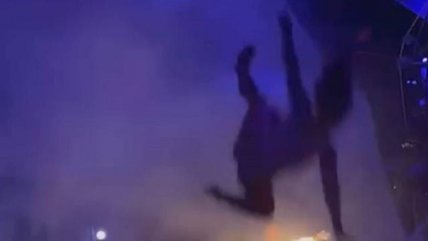  Coachella: Acróbata cayó desde lo alto del escenario y fue llevada de urgencia al hospital  