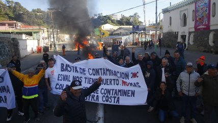   Pescadores de Valparaíso prendieron barricadas en protesta por contaminación 