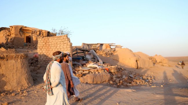  Afganistán suma más de 180 muertos por seguidilla de sismos  