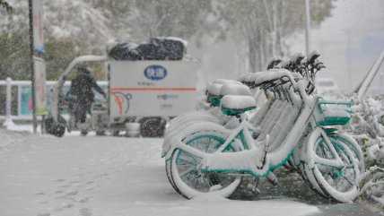   China enfrenta una intensa primera nevada en el noreste con posible récord histórico 
