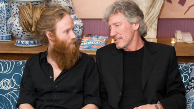  Roger Waters despidió a su propio hijo Harry de su banda: 