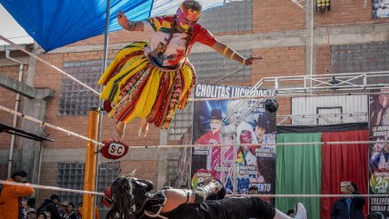  Vistoso espectáculo de cholitas luchadoras en Bolivia  
