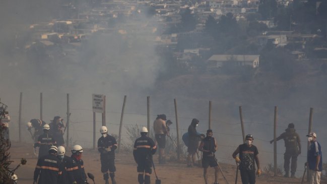  Bomberos estima que a mitad de semana estarán controlados los incendios en Valparaíso  
