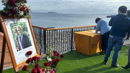   Vecinos de Lago Ranco firman libro de condolencias tras muerte de expresidente Piñera 