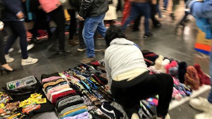  Metro: Bandas delictuales proveen productos robados o vencidos a los vendedores ambulantes  