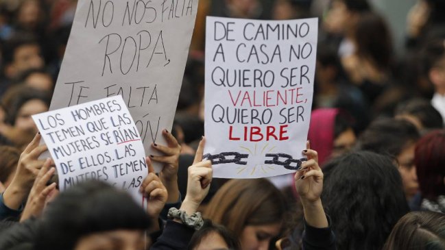   Estudio en 39 países: Chilenas son las que más inseguras se sienten en la calle 