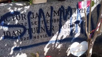   Denuncian vandalización de la tumba de Víctor y Joan Jara 