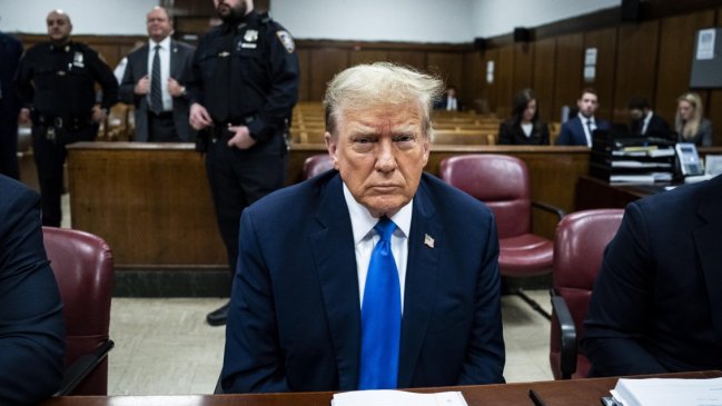   Juez descarta a dos de los siete jurados del juicio penal de Trump y complica su inicio 