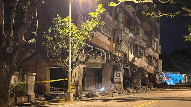   Una serie de fuertes sismos provoca el derrumbe parcial de dos edificios en Taiwán 