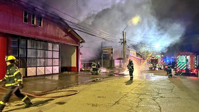   Coyhaique: Hombre se entregó y declaró autoría de incendio que destruyó cuartel de Bomberos 
