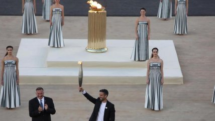  A menos de 100 días de los Juegos: Llama olímpica dejó Grecia y va rumbo a Francia  