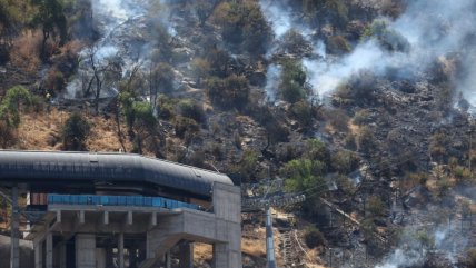 Emergencia por incendio forestal en el cerro San Cristóbal