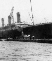 Hundimiento del Titanic fue por error del timonel.