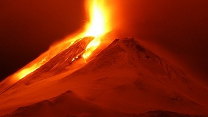 Onemi informó que no bajará la guardia para porteger a la población cercana al Llaima