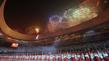   Apertura de JJ.OO. se realizó sin lluvia gracias al disparo de mil cohetes 