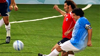 Chile mantuvo firme el invicto ante Argentina en el showbol