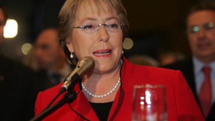 Bachelet mostró felicidad por asunción de Lugo