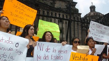 Mexicanas protestaron en minifalda contra recomendaciones de la Iglesia Católica