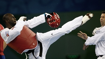   Taekwondista cubano fue suspendido de por vida por patear en la cabeza a juez 