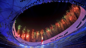   Beijing tuvo que manipular el clima para evitar que lloviera en la clausura 