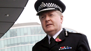 Renunció el comisario jefe de Scotland Yard criticado por el caso Menezes