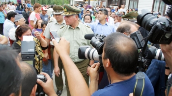 Familia de niñas asesinadas fustigó a Gendarmería ante suicidio del único detenido