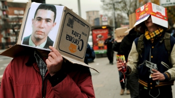 Juez del caso Menezes descartó un veredicto de homicidio por imprudencia