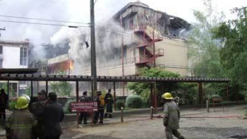 Con galería científica, Universidad Austral conmemora un año de incendio en facultad