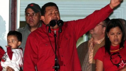 Hugo Chávez celebró su triunfo en el referendo venezolano