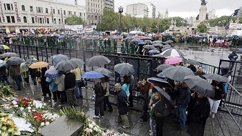 Más de 60.000 personas ya ha dado su último adiós a Alfonsín