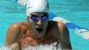 Diego Santander le entregó una nueva medalla de oro a Chile