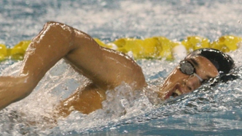 Nadador Benjamín Guzmán también aportó oro en los Juegos del Alba